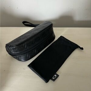 NEW OAKLEY BLACK AUTHENTIC EYEGLASSES SUNGLASSES Leather Zip CASE & POUCH ONLY